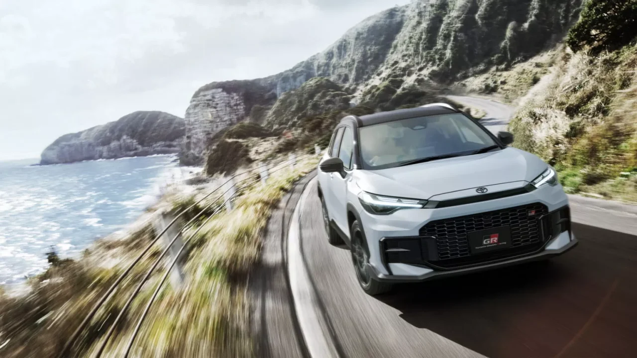 Toyota Corolla Cross renovado estreia no Japão com design exclusivo e versão GR Sport