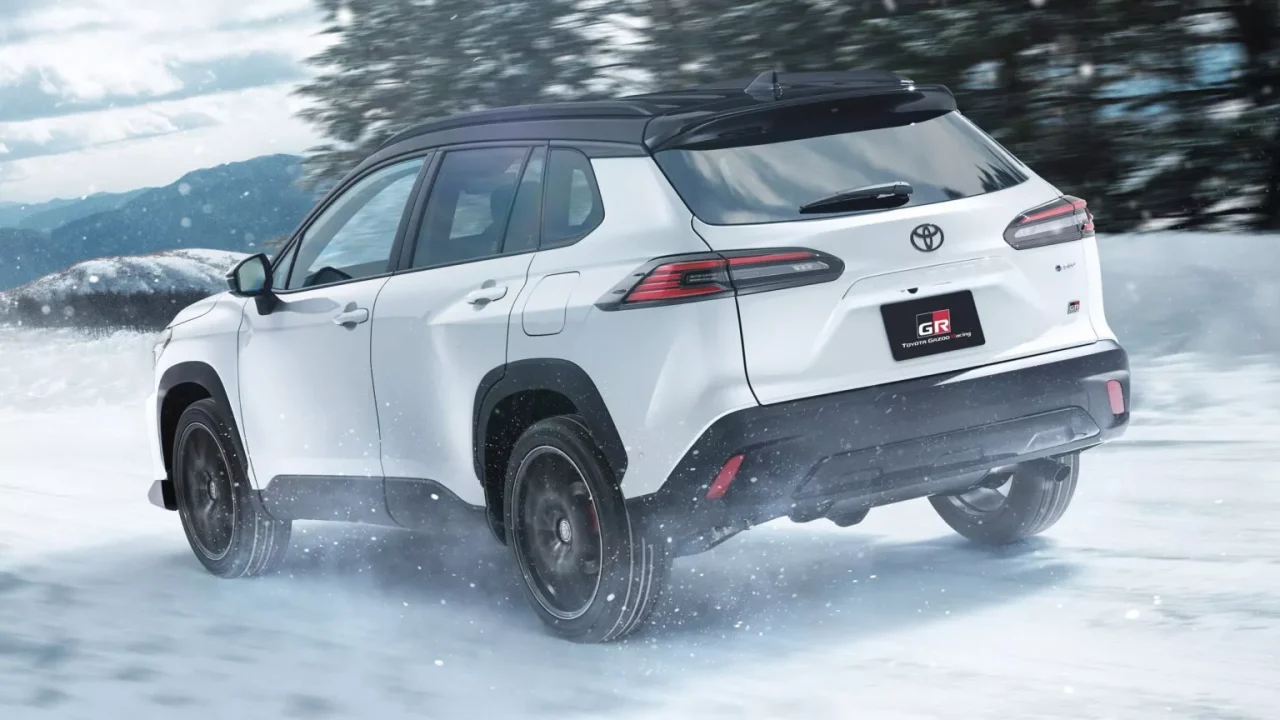 Toyota Corolla Cross renovado estreia no Japão com design exclusivo e versão GR Sport
