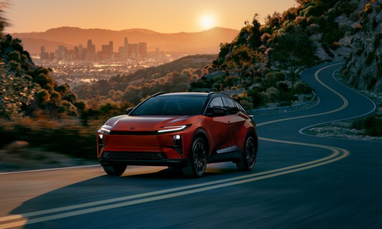 Toyota apresenta o elegante e potente elétrico C-HR 2026