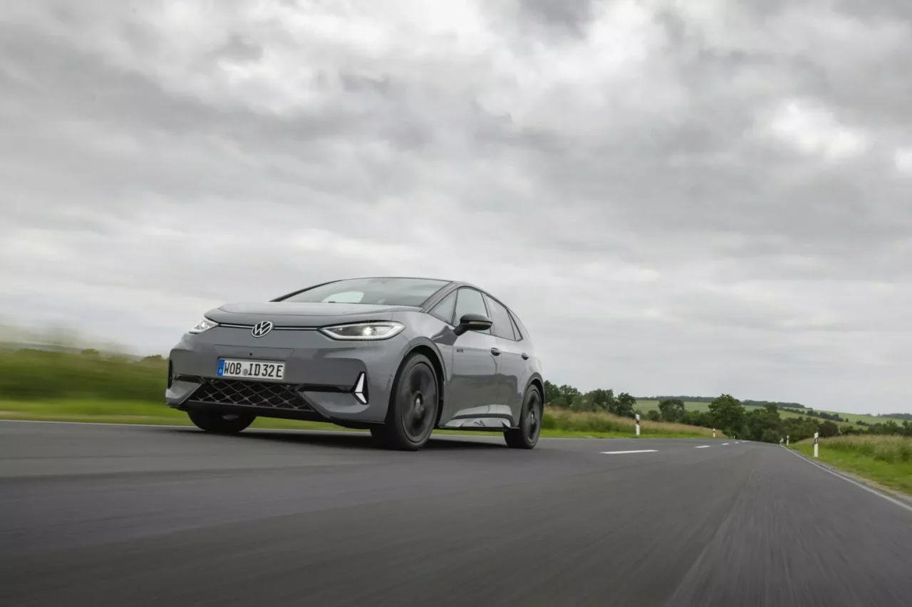Volkswagen prepara ID.3 GTI de tração traseira com 335 cv para 2025