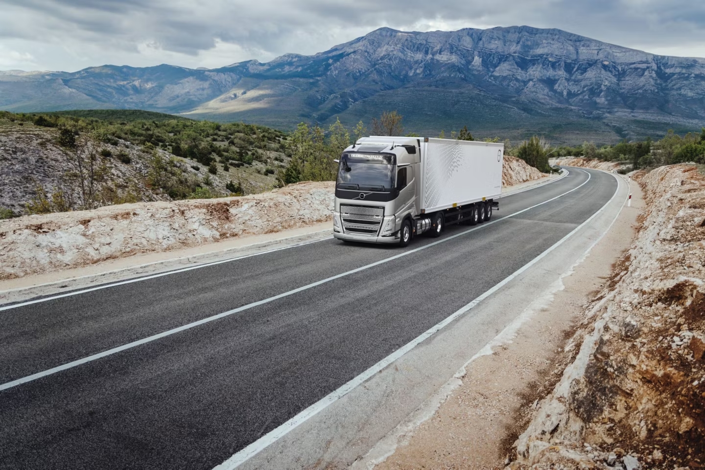 Cresce a demanda por caminhões a gás da Volvo com redução de até 100% nas emissões de CO2