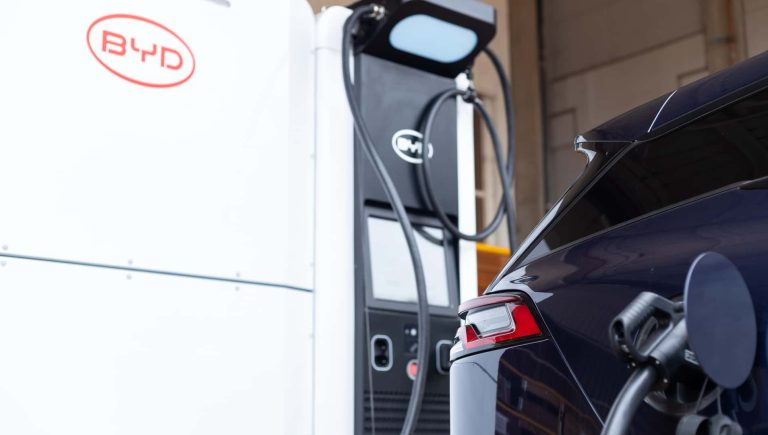 Projeto quer tornar obrigatórios pontos de recarga elétrica nas rodovias paulistas