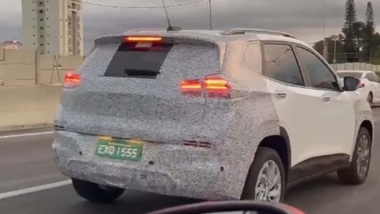 Chevrolet Tracker 2026 surge com menos disfarces nas ruas