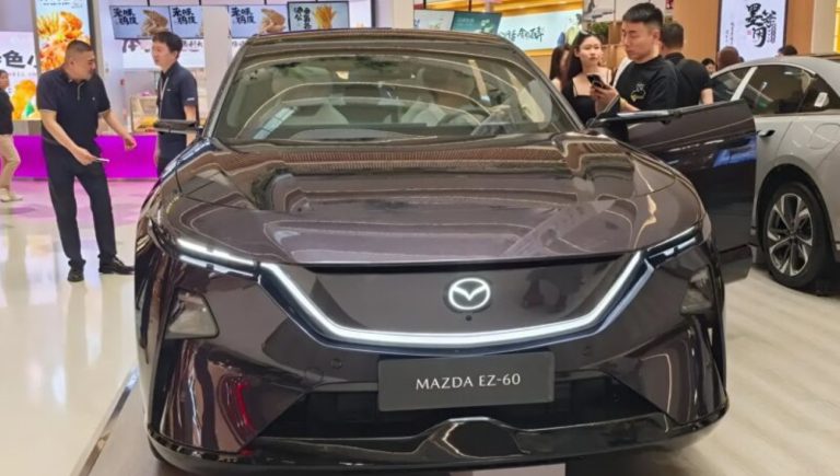 Mazda EZ-60 elétrico começa a chegar às concessionárias na China