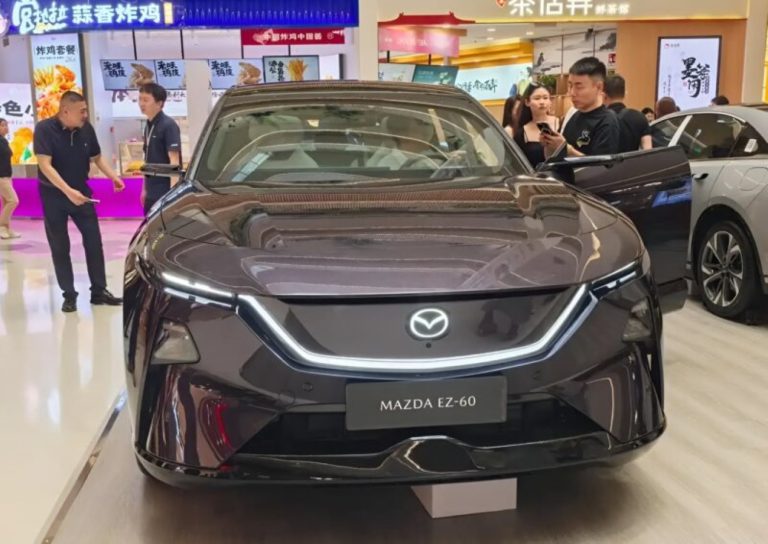 Mazda EZ-60 elétrico começa a chegar às concessionárias na China