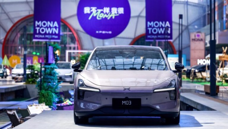 XPeng lança o MONA M03 Max com preços competitivos e alta demanda