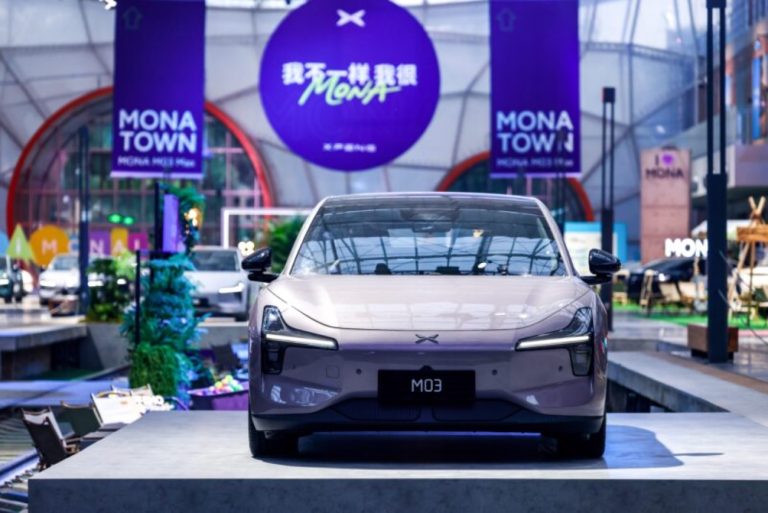 XPeng lança o MONA M03 Max com preços competitivos e alta demanda