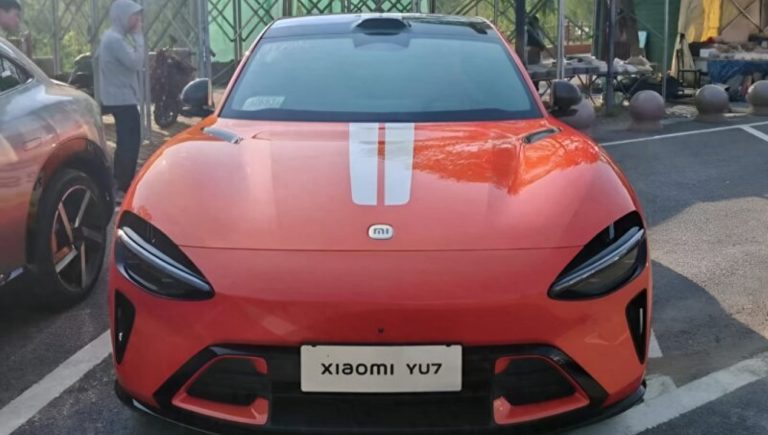 Xiaomi YU7 surge em imagens reais na cor Laranja Lava antes do lançamento
