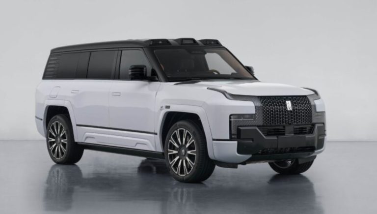 BYD Yangwang U8L abre pré-venda em 31 de julho com detalhes em ouro 24