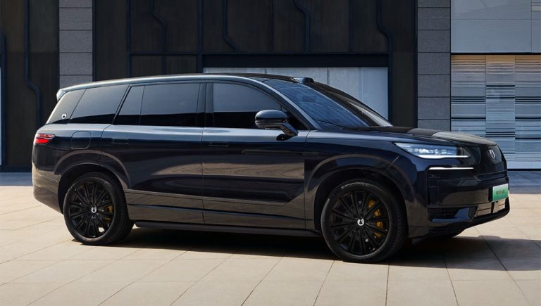 Denza entrega o 10.000º SUV N9 ao fundador da UBTech, fabricante de robôs humanoides