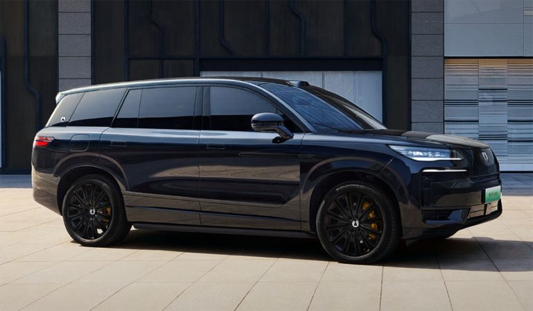 Denza entrega o 10.000º SUV N9 ao fundador da UBTech, fabricante de robôs humanoides