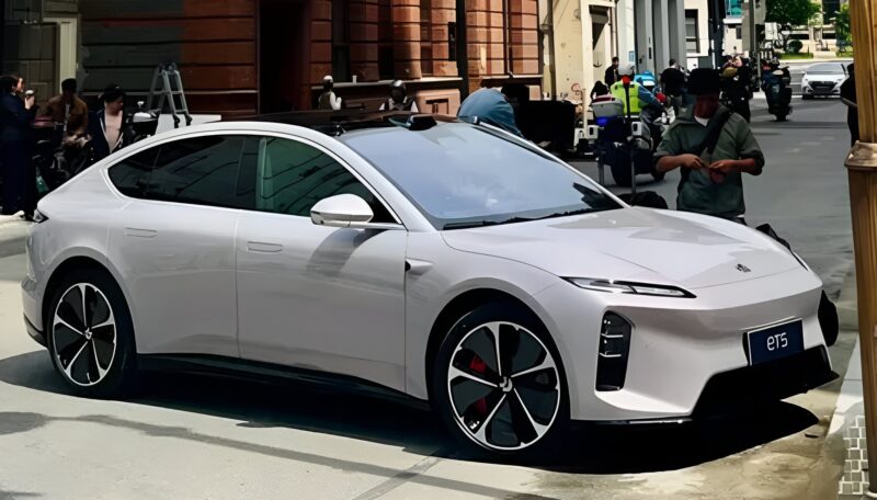 Nio revela o sedã ET5 2025 com design renovado na China