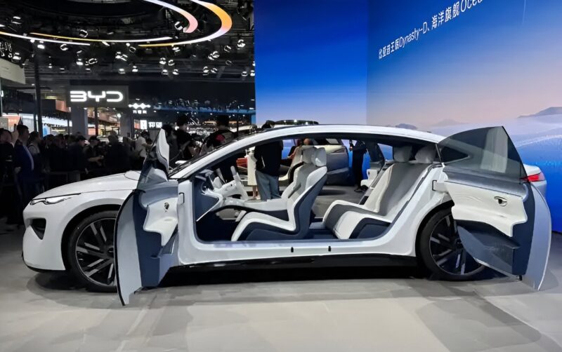 Novo BYD Seal 08 surge em testes com visual do conceito Ocean-S
