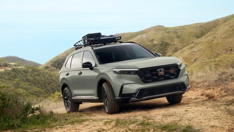 Honda CR-V 2026 estreia versão TrailSport Hybrid com visual parrudo e mais tecnologia
