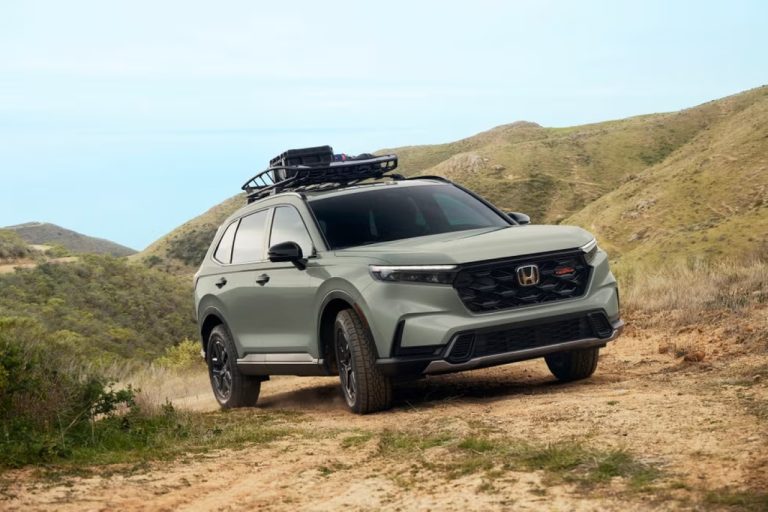 Honda CR-V 2026 estreia versão TrailSport Hybrid com visual parrudo e mais tecnologia