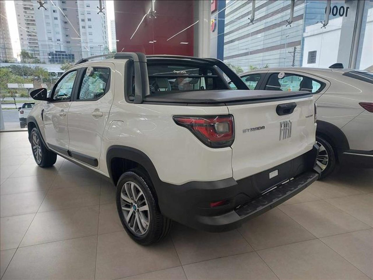 Fiat Strada cresce 10% nas vendas de maio e se aproxima do Hyundai HB20
