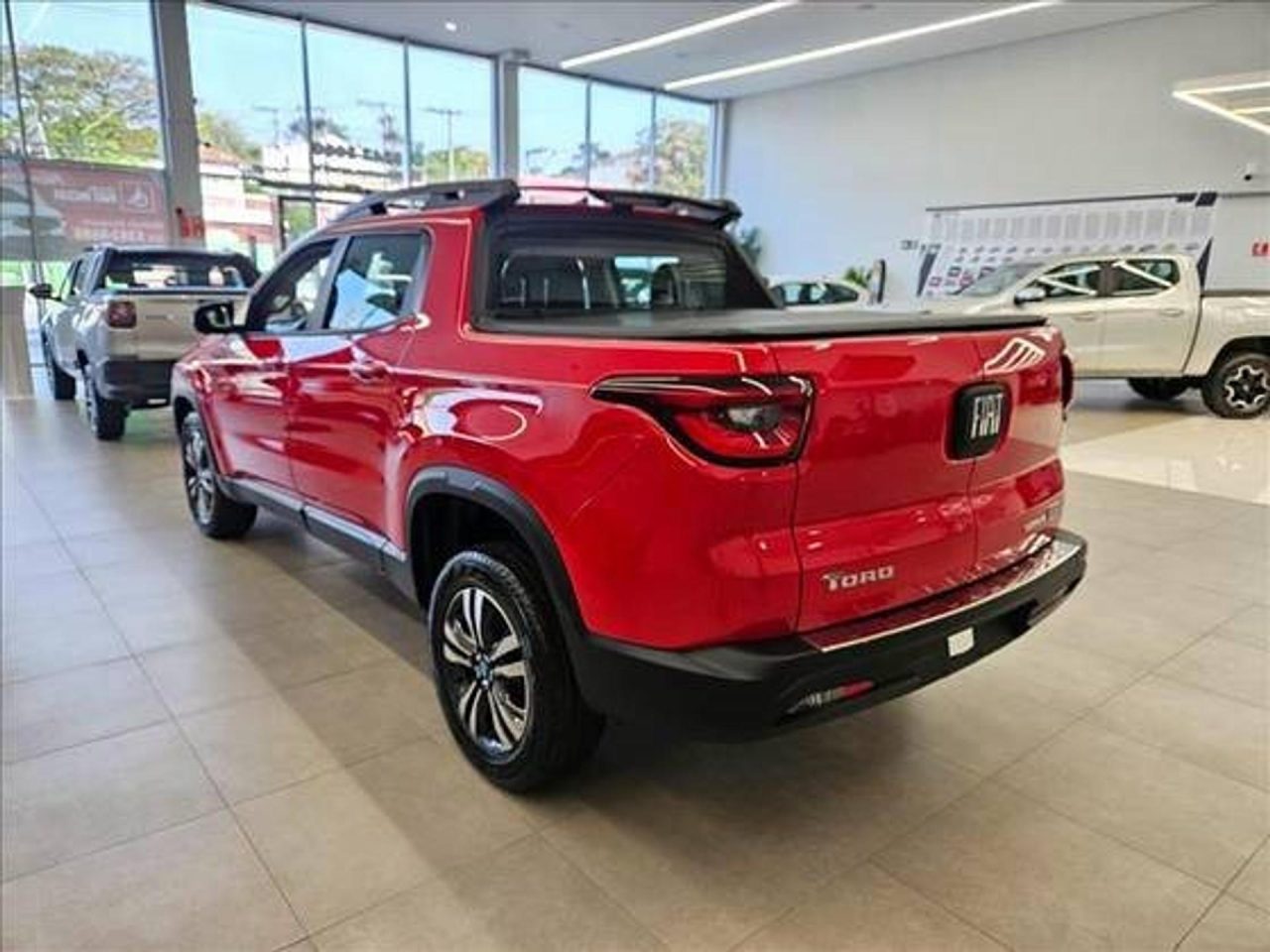 Fiat Toro tem alta de 24% nas vendas em abril e atinge recorde em 2025