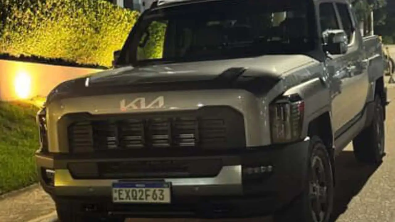 Kia Tasman é flagrada no Brasil sem camuflagem