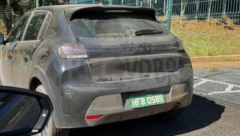 Peugeot 208 T200 híbrido é flagrado e estreia em 2026 pela Stellantis