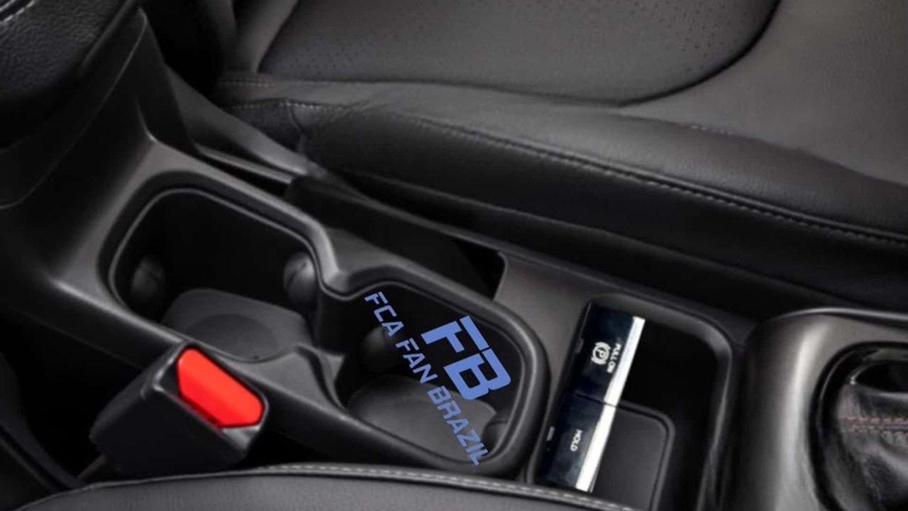 Fiat Toro 2026 é flagrada com nova grade dianteira inspirada no Panda