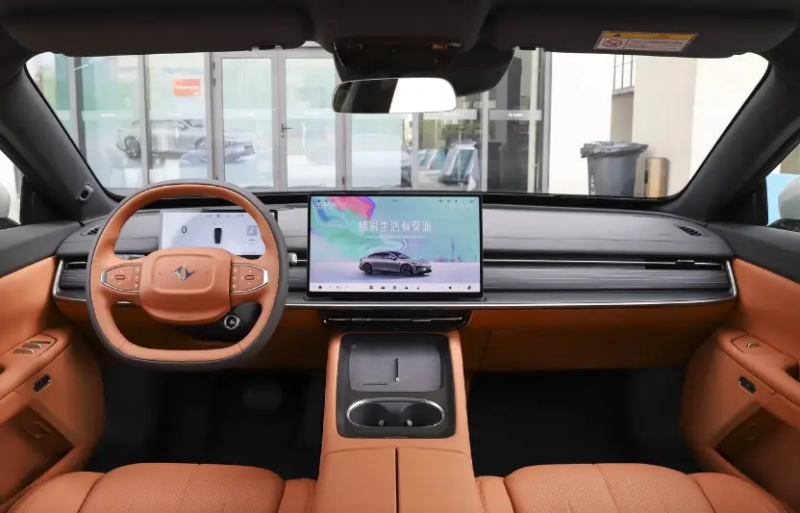 Novo Dongfeng eπ007 2025 chega ao mercado chinês com mais autonomia e conforto