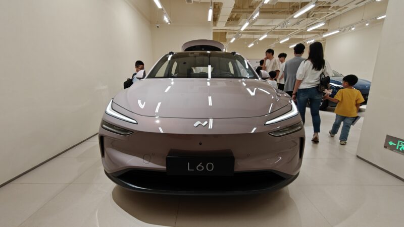 Nio reestrutura operações e integra marcas Onvo e Firefly para otimizar eficiência