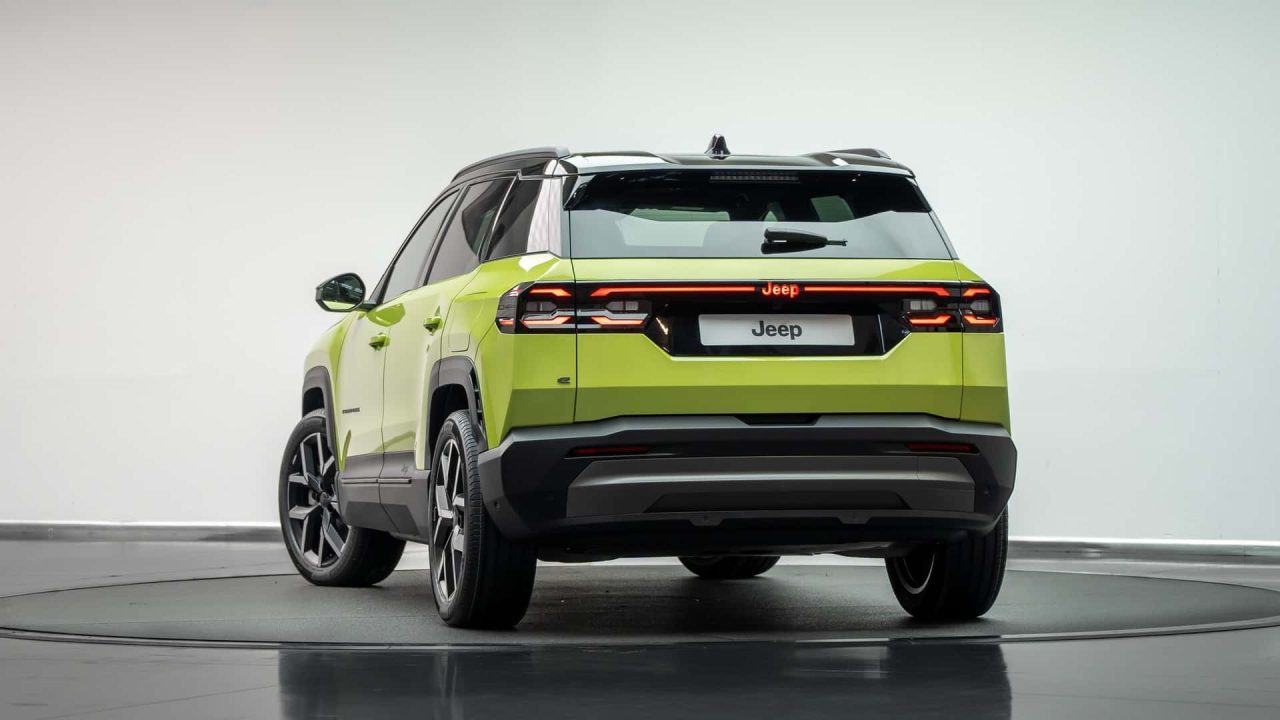 Jeep Compass cresce 13% nas vendas de abril, mas fica atrás do Toyota Corolla Cross