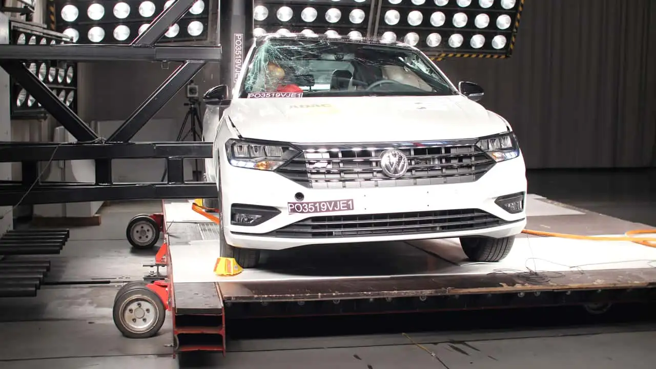 Volkswagen Jetta renova certificação de cinco estrelas em teste de segurança do Latin NCAP