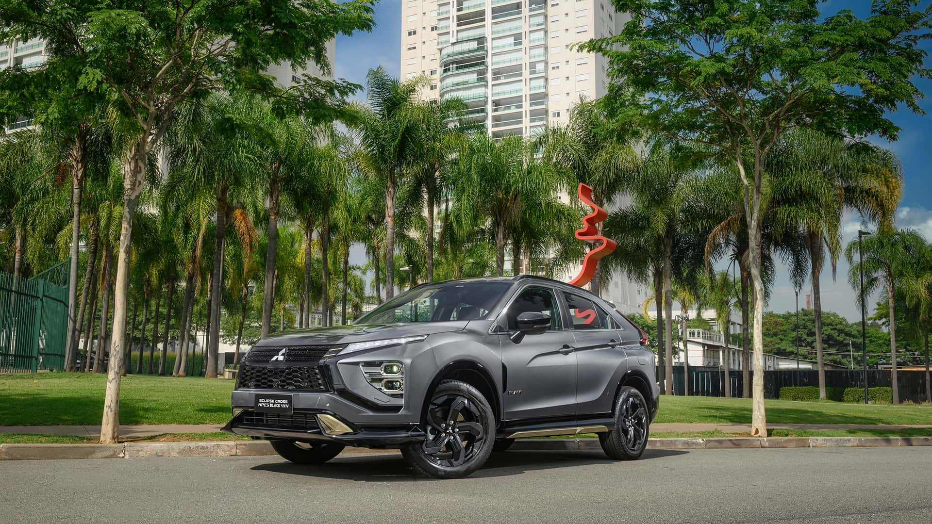 Mitsubishi Eclipse Cross registra recorde de vendas em abril de 2025, com crescimento de 16%