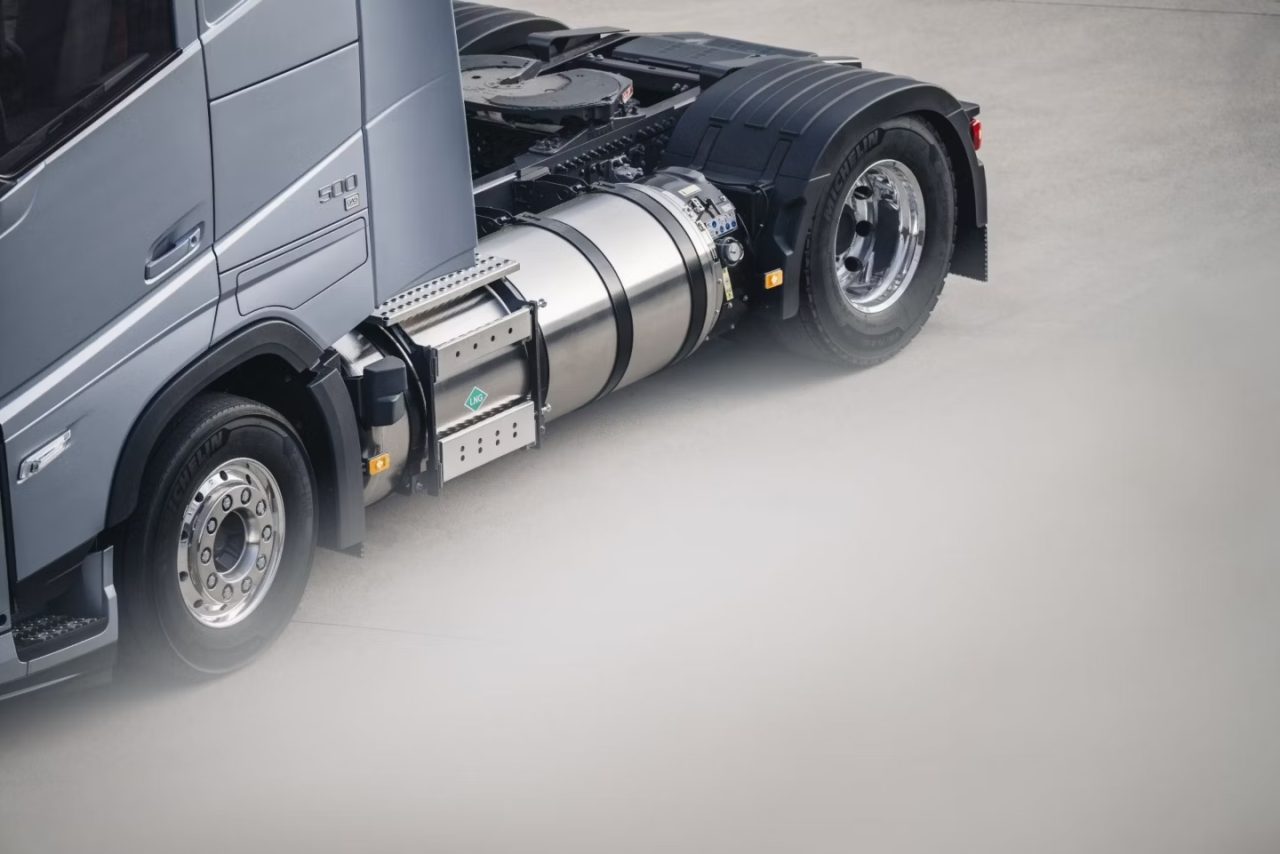 Cresce a demanda por caminhões a gás da Volvo com redução de até 100% nas emissões de CO2