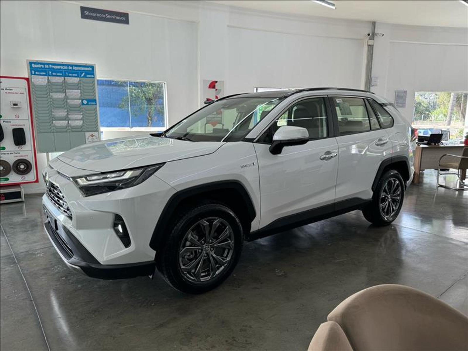 Toyota RAV4 registra crescimento de 117% nas vendas em abril de 2025