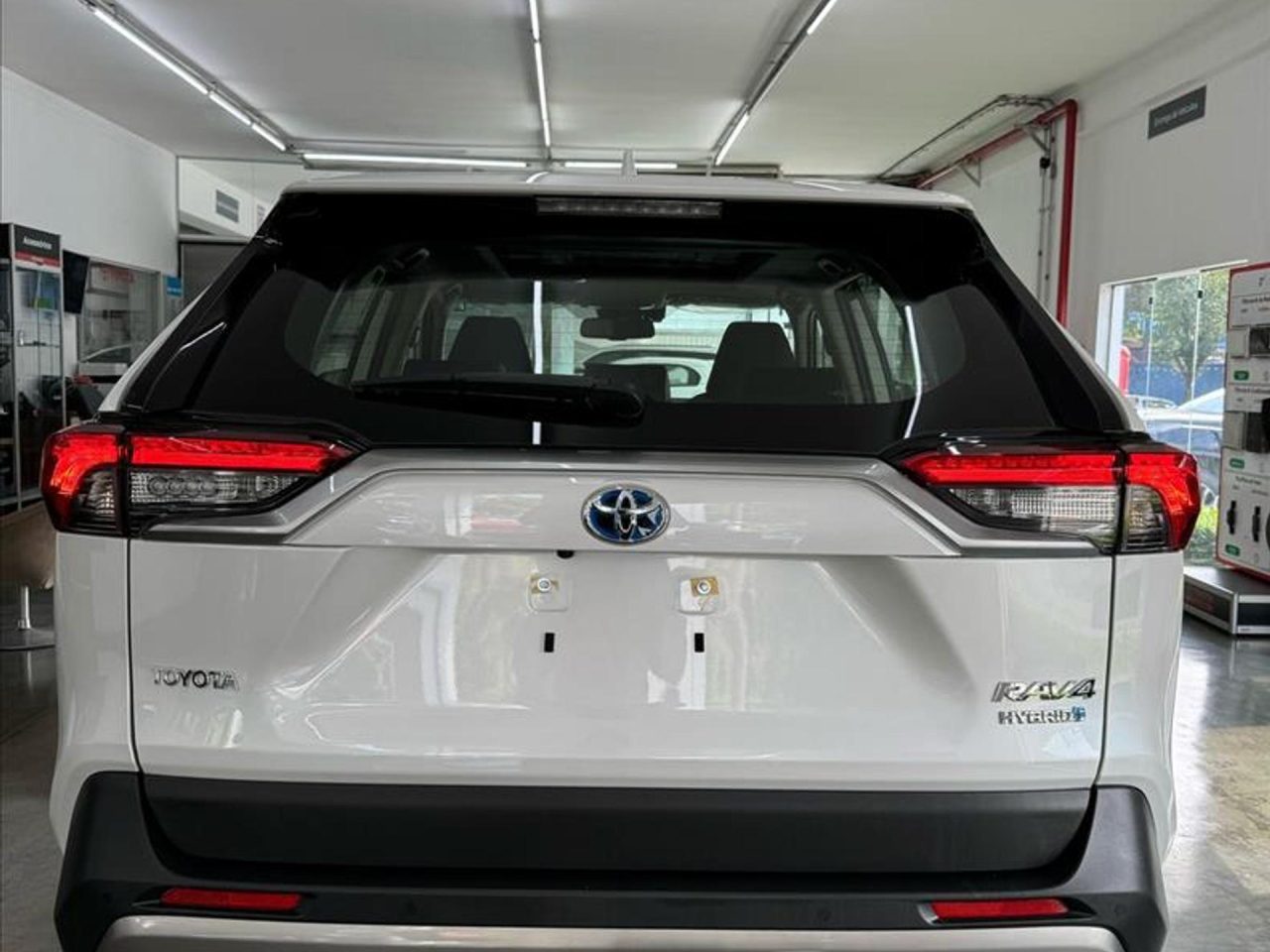 Toyota RAV4 registra crescimento de 117% nas vendas em abril de 2025