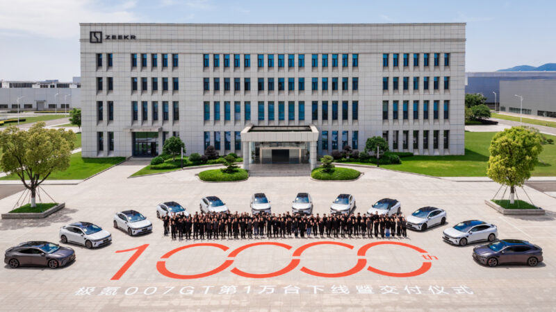 Zeekr 007 GT atinge a marca de 10.000 unidades produzidas em tempo recorde na China