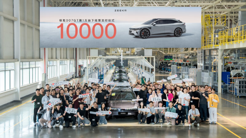 Zeekr 007 GT atinge a marca de 10.000 unidades produzidas em tempo recorde na China
