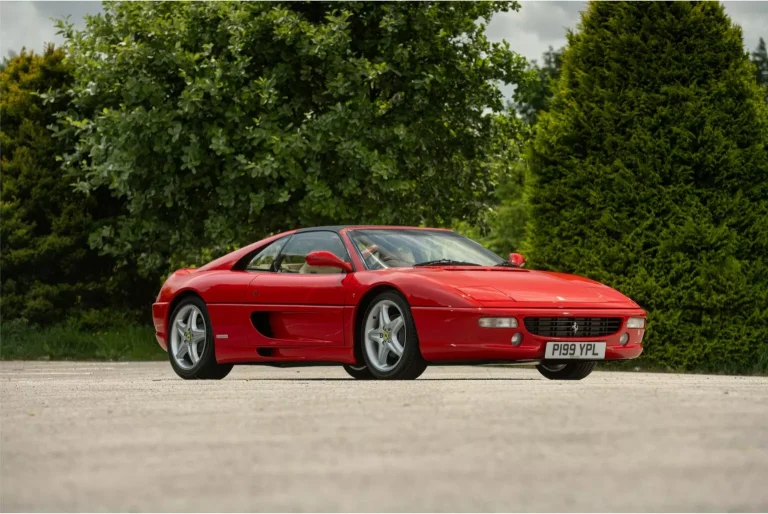 Ferrari F355 GTS de Jeremy Clarkson vai a leilão no Reino Unido