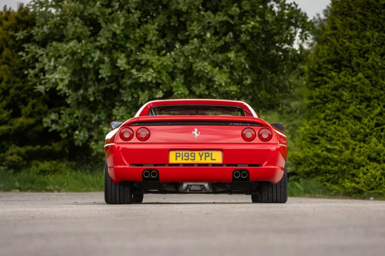Ferrari F355 GTS de Jeremy Clarkson vai a leilão no Reino Unido