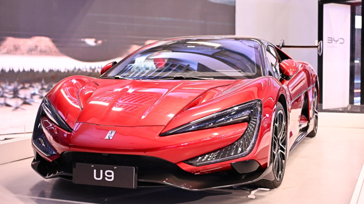 BYD apresenta supercarros elétricos YangWang U9 e U8 no Festival Interlagos
