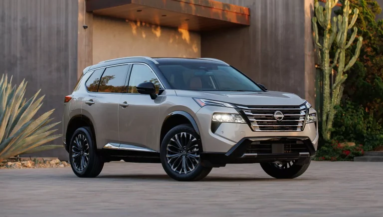Nissan Rogue 2026 chega com estilo agressivo, preço revisado e novidades no pacote