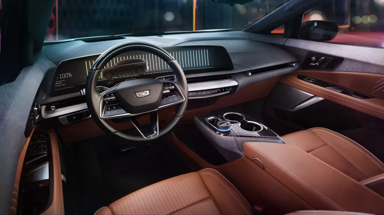 Cadillac Optiq 2026 estreia com novos motores, tração e acesso à rede da Tesla