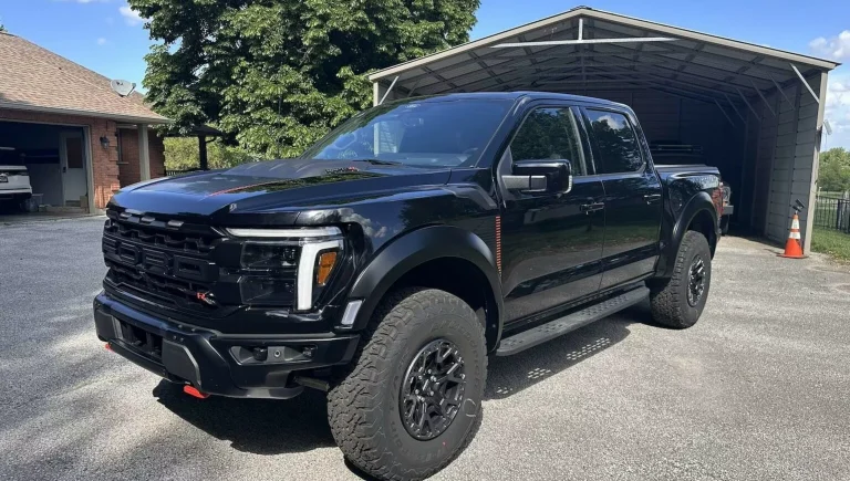 Ford F-150 Raptor R usada supera preço de tabela em leilão nos EUA