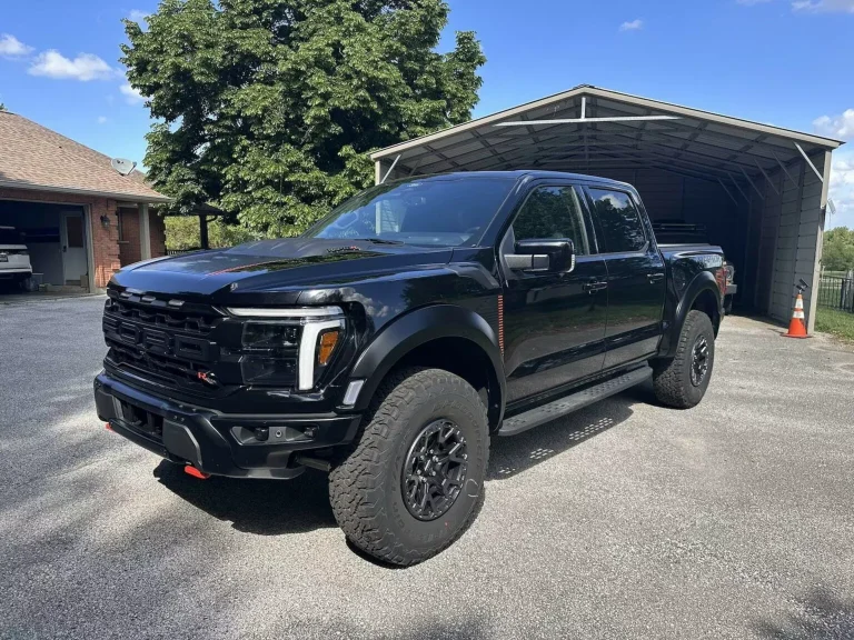 Ford F-150 Raptor R usada supera preço de tabela em leilão nos EUA