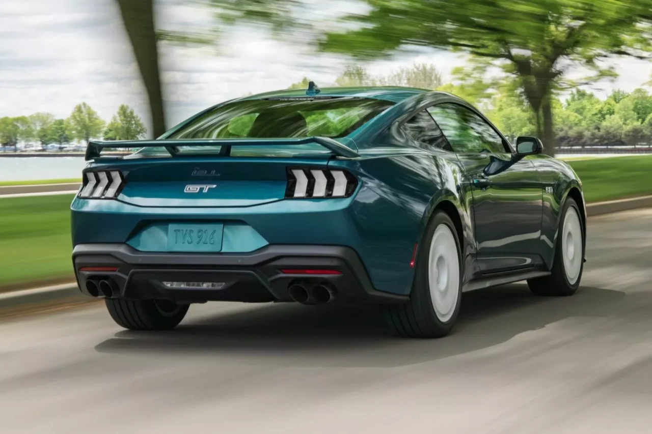 Ford revive estilo Fox Body no Mustang 2026 com pacote FX retrô