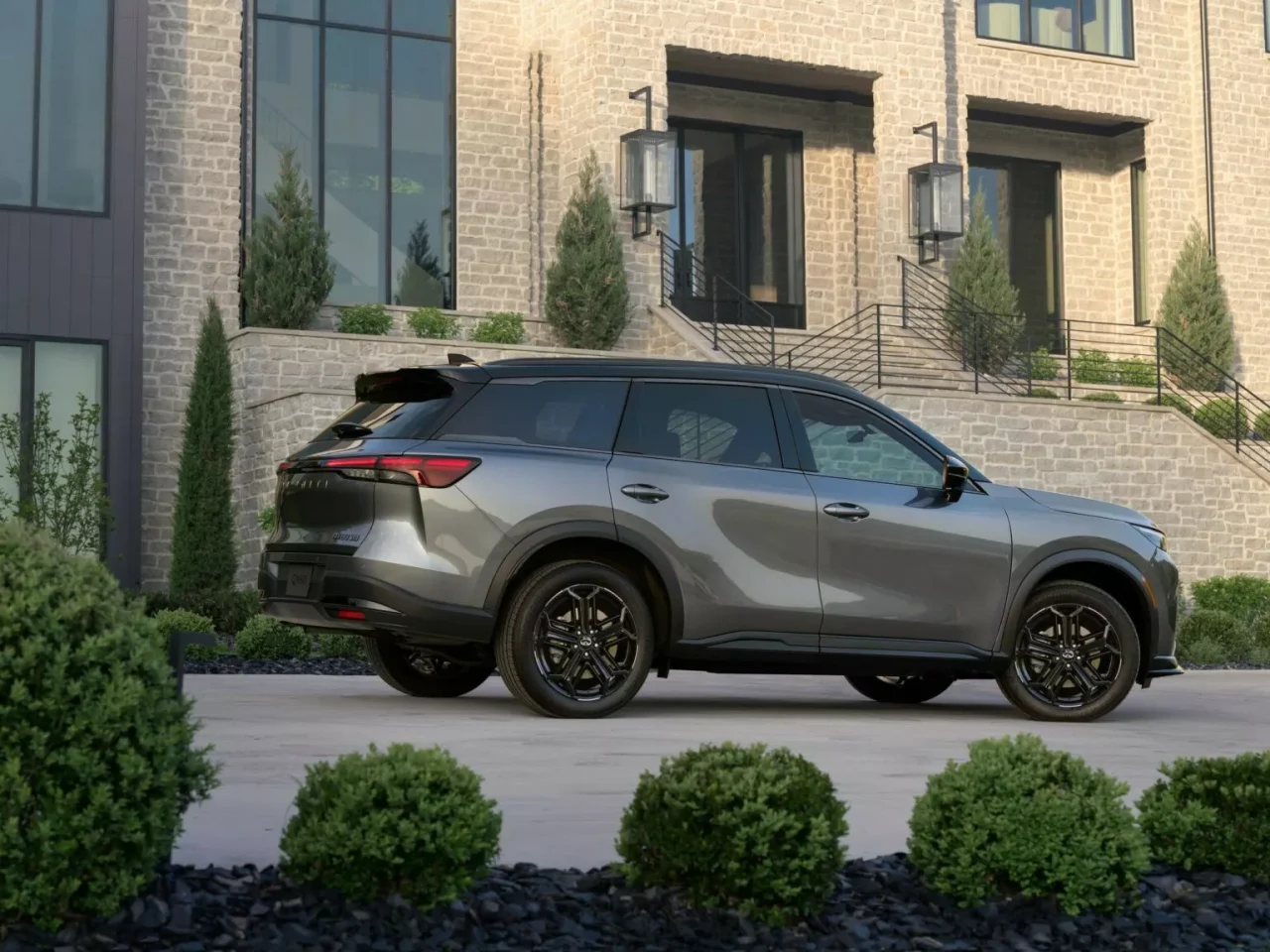 Infiniti QX60 2026 estreia com leve reestilização e nova versão Sport