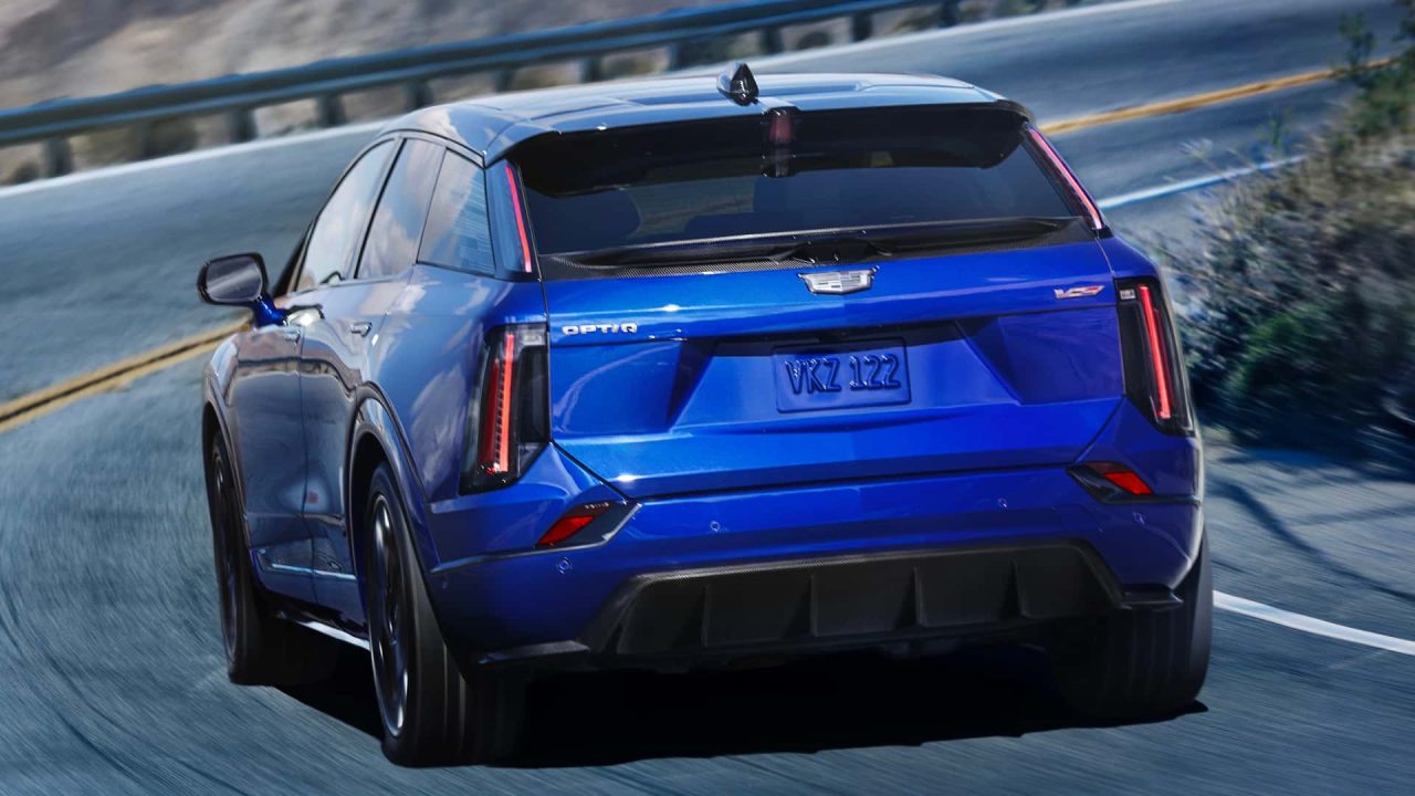 Cadillac lança Optiq-V 2026 com 519 cv e recarga rápida no padrão Tesla