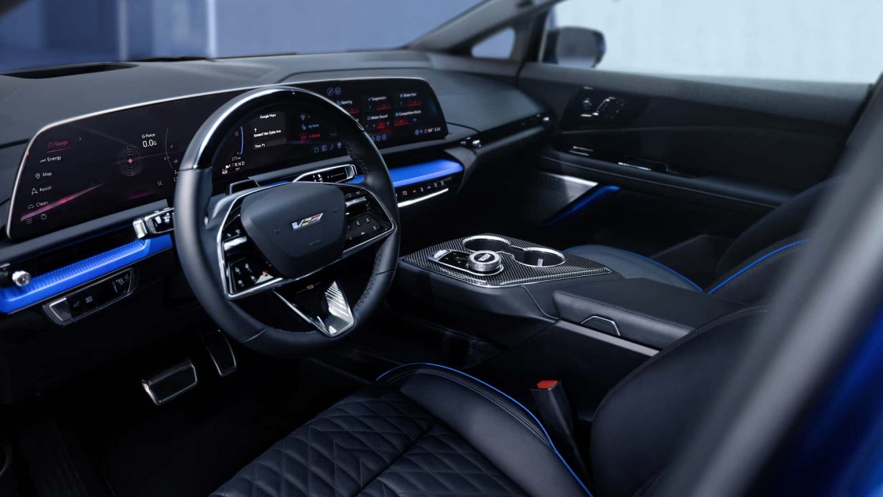 Cadillac lança Optiq-V 2026 com 519 cv e recarga rápida no padrão Tesla