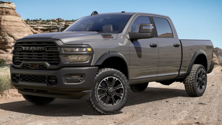 Ram 2500 ganha versões Black Express e Warlock na linha 2026