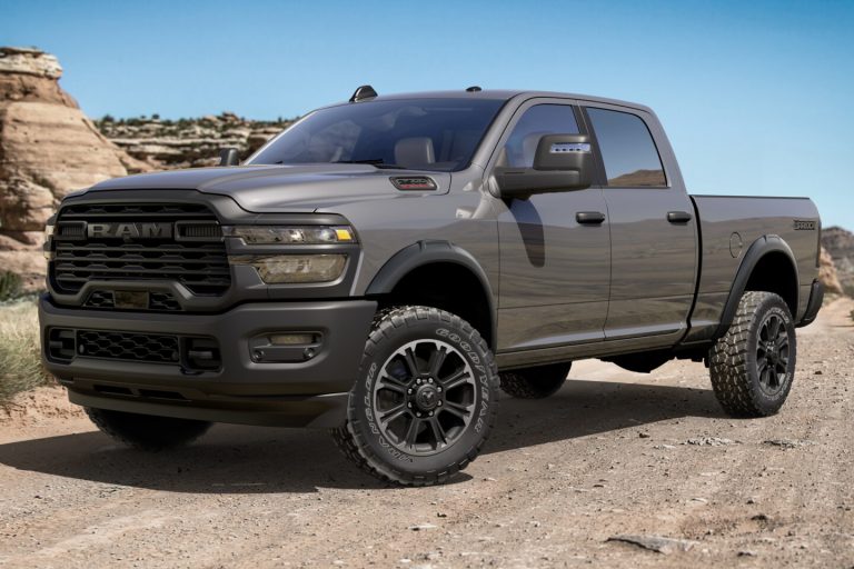 Ram 2500 ganha versões Black Express e Warlock na linha 2026