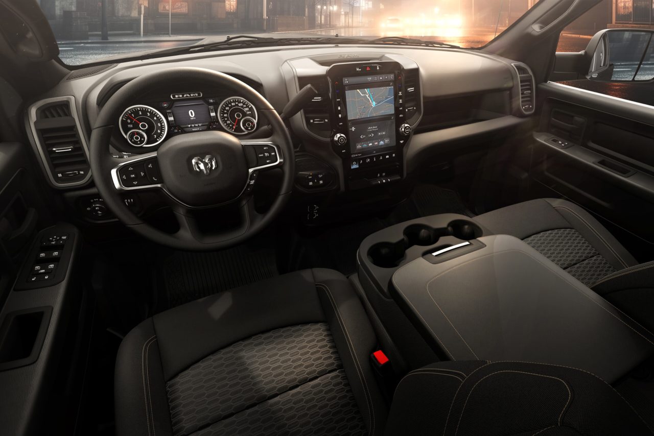 Ram 2500 ganha versões Black Express e Warlock na linha 2026