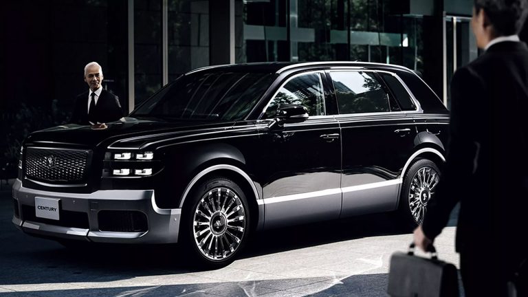 Toyota Century inova com vidros eletrocrômicos para privacidade e conforto