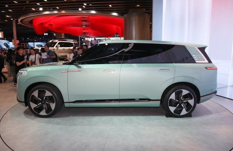 Hongqi HS9 PHEV ganha versão híbrida e já está em pré-produção